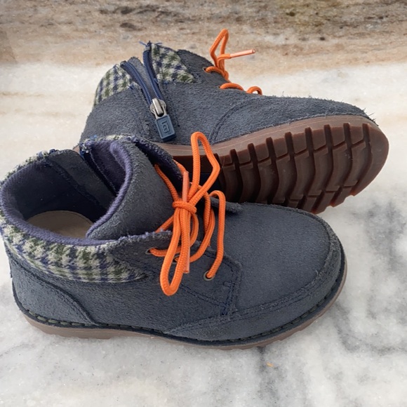 Like new ugg boots - Picture 3 of 3